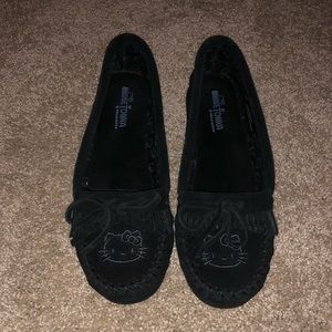 Minnetonka Hello Kitty Moccasins (size 9)